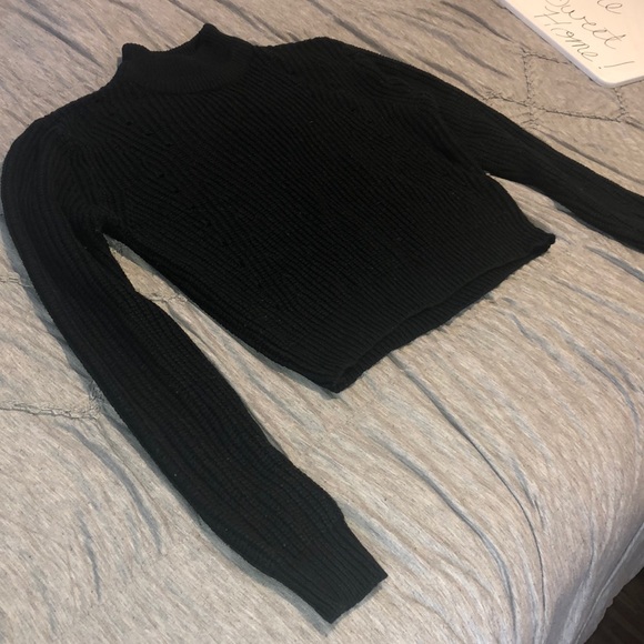 Black crop top sweater - Picture 1 of 4